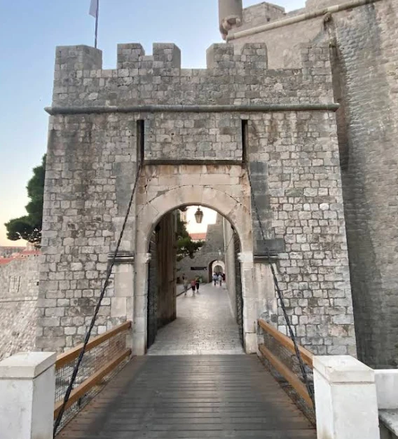 Ploče Gate